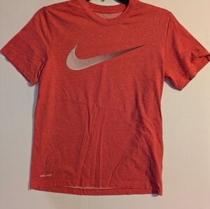 The Nike Tee Graphic Casual T-Shirt Adult Mens Size small red dri fit